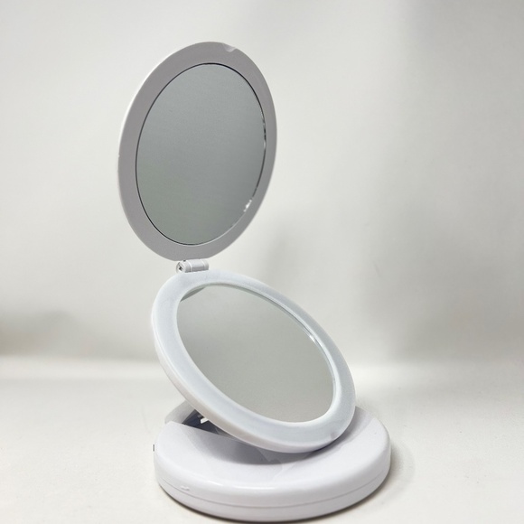 MAKEUP Mirror Double Sided 5X Magnifier with LED Lights & USB  NEW in box - Picture 1 of 8